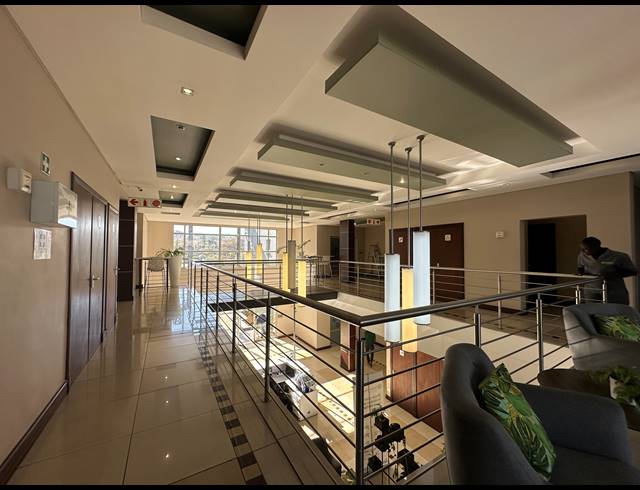 90.70M² CO-WORKING SPACE TO LET IN DIE HOEWES